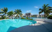 3BR Luxury Oceanfront Apt w Pool, Gym & Views - Bed and Breakfast