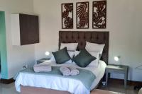 B&B Cape Town - Neat Self-Catering on Witzenberg Drive - Bed and Breakfast Cape Town