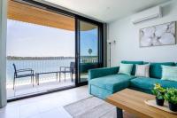 B&B Batemans Bay - Stunning 1-Bed Bayside Apartment with Superb Views - Bed and Breakfast Batemans Bay