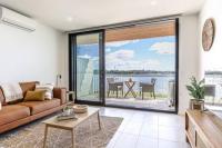 B&B Batemans Bay - Elegant Bay Side 1-Bed Apartment with Views - Bed and Breakfast Batemans Bay