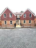Port of Dover Apartments, quiet location with Castle Views and off road parking - B&B