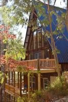 B&B Sevierville - Cabin Coco - June sale dates! Luxe A Frame with projector screen, arcade and swim spa - Bed and Breakfast Sevierville
