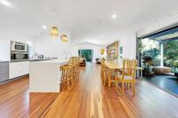 Mudjimba Beach Haven - Stroll to the Water - B&B