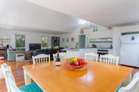 Stroll to the Sea - Sun-drenched Seaside Lifestyle - B&B Marree