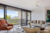 B&B Cairns - The Abbott—A Sea-Swept Esplanade Abode - Bed and Breakfast Cairns