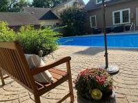 Blue Moon Cottage - Music Room, Inground Pool - B&B Owensboro