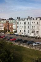 2-BR Stunning, Stylish Southsea Apt, Great Views, EASTER SPECIAL OFFER! Spacious & Free Parking Permit, Sleeps 4 - by Blue Puffin Stays - B&B