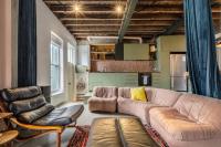 Explore the Locale in a Sustainable Renovated Pub - B&B Melbourne