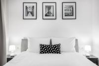 Chic Monochrome Flat - Chambres d’hôtes Oradea