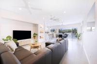 'Infinity's Edge' Darwin Luxury Waterfront Oasis - B&B