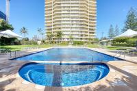 Retro Main Beach Hidden Gem with Waterfront Views - B&B Gold Coast