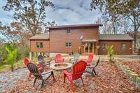 Spacious Cabin with Hot Tub near Carters Lake - B&B Ellijay