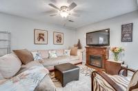 Missouri Couples Retreat Shouse with Patio, Yard - B&B Nixa