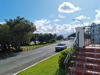 Milkwood Cottage, Beachfront family vacation home, Sleeps 6 - Bed and Breakfast Gordon’s Bay