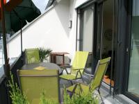 Ferienwohnung Urlaubsglück- lichtdurchflutete Wohnung mit Balkon und Seesicht - Chambres d'hôtes Lindau