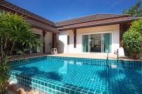 Tropical 3BR Pool Villa Prima, just 5min Drive to NaiHarn and Rawai Beach - Bed and Breakfast Ban Raboet Kham