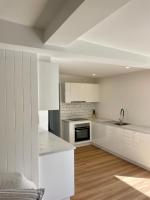 The Art Gallery Boreen Point - B&B Cootharaba