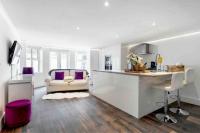 Luxury 1 Bed Apartment with Private Terrace & Parking - Heart of Wanstead Village - B&B