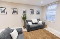 'Weston House' Newly Renovated Family and Workspace Business Cosy Home in Runcorn, Cheshire ENTIRE HOUSE - Ferienwohnung
