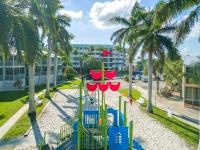 Overlooking Saltwater Lagoon Free Golf Cart-Kayaks - B&B