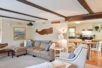 Great Home with Game Space Close to Baech - Ferienwohnung
