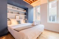 Old Lille apartment with cachet parking - B&B