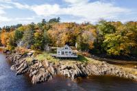 B&B Hampden - Cozy Cottage on the Penobscot — Panoramic Luxury! - Bed and Breakfast Hampden