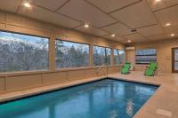 3 King Suites, Indoor Pool, Dog Friendly, Theater, Hot Tub, Sleep 12, Game Room, Fireplaces, Private Deck, Minutes to Dollywood, Gatlinburg, Great Smoky Mountains National Park, 24 Hr Hospitality - B&B Sevierville
