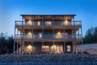 The All Decked Out in Pigeon Forge So Near Dollywood! On a Hill Right in Pigeon Forge - B&B