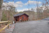 Briar Brook - Private Smoky Mountain Luxury Log Home with 2 Fireplaces, Hot Tub & Community Pool - Chambres d'hôtes Sevierville