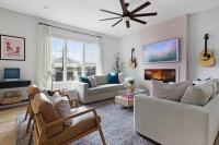 The Jolene - 10 beds and Cozy Rooftop w Fire pit - B&B