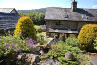 Tre-Allt Gorgeous Cottage - Bed and Breakfast