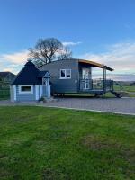 B&B Cardenden - Capledrae Farmstay Shepherds Huts - Bed and Breakfast Cardenden