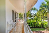 17 Solander Blvd - Beachside home sleeps 14 guests - Bed and Breakfast Port Douglas