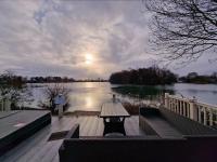 B&B Tattershall - Indulgent lakeside lodge - Bed and Breakfast Tattershall