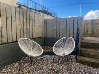 Harbour Views 3 Bed Townhouse with private off street parking and office - Chambres d'hôtes Portstewart