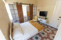 Zimmer mit Queensize-Bett und Balkon