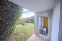 Appartement en rez-de-chaussée avec jardin - Bed and Breakfast Saint-Genis-Laval
