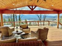 B&B Hiawassee - Glamp House Lake and Mountain Views Hot Tub - Bed and Breakfast Hiawassee