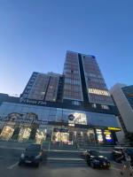 RentNow Large and Cozy Apartment in the Center, Parking - Ferienwohnung Chişinău
