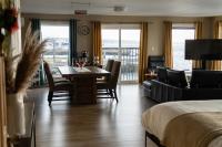 Suite met een Kingsize Bed en Uitzicht op de Oceaan