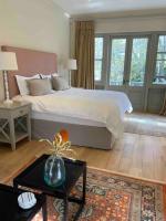 B&B Cape Town - The Alphen Cottage - Bed and Breakfast Cape Town