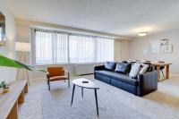 B&B Arlington - Beautiful 2/2 Bedroom Condo @Crystal City With Gym - Bed and Breakfast Arlington