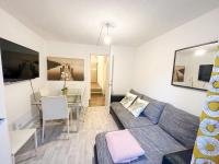 B&B Londen - Fernandos Flats! Stunning Soho Apartments, meters from Piccadilly Circus, 2 Beds - Bed and Breakfast Londen