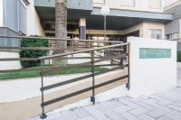 Bright Apartment Steps Away from the Beach - Bed and Breakfast