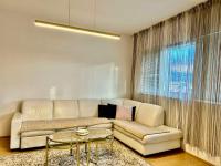 Apartmani Andrić - Stylish & Peaceful Apartment with Free Parking - 10 min Walk to Old Town - Chambres d'hôtes Trebinje