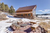Cozy Duck Creek Village Cabin w/ Hot Tub & Views! - Chambres d'hôtes Duck Creek Village
