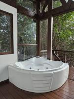 Willo's Treehouse - Bed and Breakfast