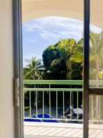 Habitación Doble con balcón y vistas a la piscina