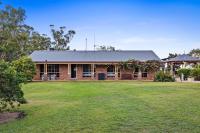 Heavenly Hideaway at Lovedale with Private Pool and Spa - B&B